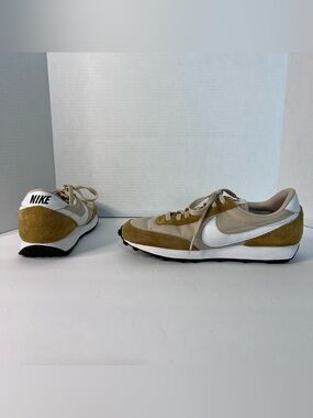 Nike Daybreak Rattan Size 8 Beige and Mustard Suede Retro Runner Sneakers